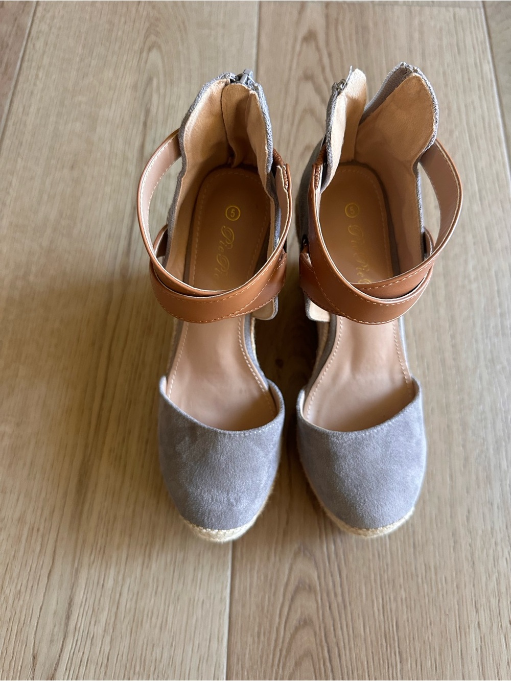 ⭐️LAST CHANCE⭐️ Cap Toe Suede Espadrille Wedges in Light Gray & Tan Size 5 - Picture 5 of 12